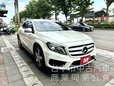 2015年式 M-BENZ 總代理 AMG GLA200 1.6 車況優 僅跑2萬公里 雙電動椅 電尾門 賓士跨界小休旅