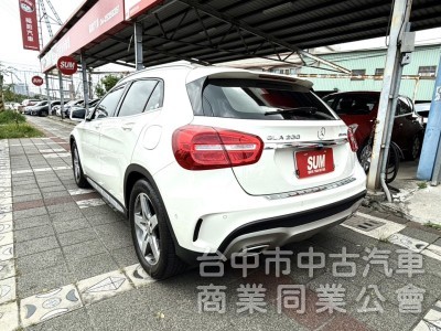 2015年式 M-BENZ 總代理 AMG GLA200 1.6 車況優 僅跑2萬公里 雙電動椅 電尾門 賓士跨界小休旅