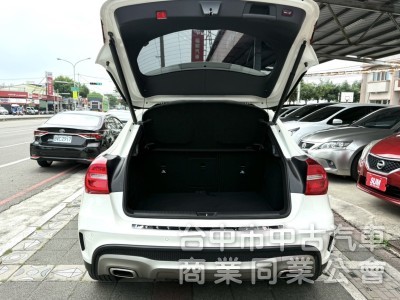 2015年式 M-BENZ 總代理 AMG GLA200 1.6 車況優 僅跑2萬公里 雙電動椅 電尾門 賓士跨界小休旅