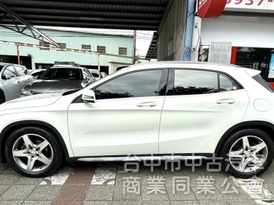 2015年式 M-BENZ 總代理 AMG GLA200 1.6 車況優 僅跑2萬公里 雙電動椅 電尾門 賓士跨界小休旅