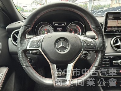 2015年式 M-BENZ 總代理 AMG GLA200 1.6 車況優 僅跑2萬公里 雙電動椅 電尾門 賓士跨界小休旅