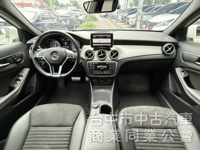 2015年式 M-BENZ 總代理 AMG GLA200 1.6 車況優 僅跑2萬公里 雙電動椅 電尾門 賓士跨界小休旅