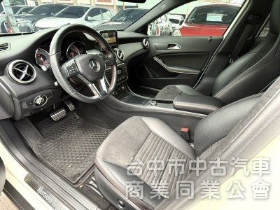 2015年式 M-BENZ 總代理 AMG GLA200 1.6 車況優 僅跑2萬公里 雙電動椅 電尾門 賓士跨界小休旅