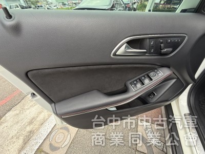 2015年式 M-BENZ 總代理 AMG GLA200 1.6 車況優 僅跑2萬公里 雙電動椅 電尾門 賓士跨界小休旅