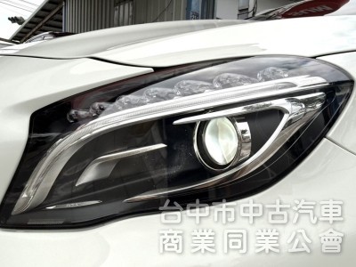 2015年式 M-BENZ 總代理 AMG GLA200 1.6 車況優 僅跑2萬公里 雙電動椅 電尾門 賓士跨界小休旅