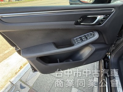 2015年式 保時捷 Macan S 2.0T 總代理 原鈑件 只跑11萬公里 奢豪霸氣 高貴不貴 免百萬輕鬆入主