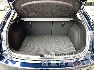 2019年 Mazda 3 5D 2.0 尊榮安全版 原鈑件 ACC跟車 恆溫 電動座椅 魂動美型設計 年輕人的愛款