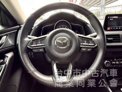 2019年 Mazda 3 5D 2.0 尊榮安全版 原鈑件 ACC跟車 恆溫 電動座椅 魂動美型設計 年輕人的愛款