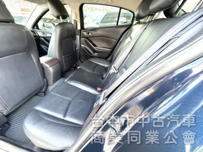 2019年 Mazda 3 5D 2.0 尊榮安全版 原鈑件 ACC跟車 恆溫 電動座椅 魂動美型設計 年輕人的愛款