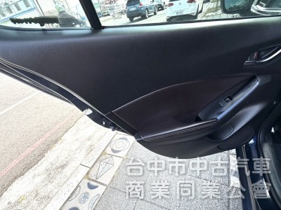 2019年 Mazda 3 5D 2.0 尊榮安全版 原鈑件 ACC跟車 恆溫 電動座椅 魂動美型設計 年輕人的愛款