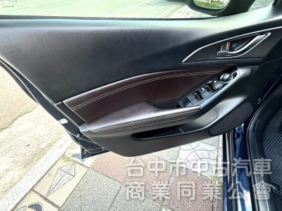 2019年 Mazda 3 5D 2.0 尊榮安全版 原鈑件 ACC跟車 恆溫 電動座椅 魂動美型設計 年輕人的愛款