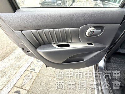 2014年 NISSAN Livina 1.6 豪華版 原鈑件 認證車 僅跑3萬公里 恆溫  好開好養好代步 優質小休旅