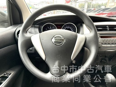 2015年 Nissan LIVINA 1.6 行家版 里程少 車頂旅行架 內外極美 舒適空間 全家人愉悅出遊的好選擇