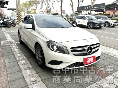 2015年式 M-Benz 總代理 A200 1.6 原鈑件 電動跑車座椅  全景天窗 外型時尚 小姊姊們的最愛款 