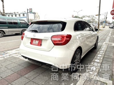 2015年式 M-Benz 總代理 A200 1.6 原鈑件 電動跑車座椅  全景天窗 外型時尚 小姊姊們的最愛款 