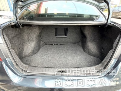 2015年 Nissan Sentra 1.8 傳奇版 原鈑件 認證車 定速巡航 感應頭燈 舒適感極佳的大型房車