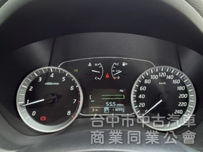 2015年 Nissan Sentra 1.8 傳奇版 原鈑件 認證車 定速巡航 感應頭燈 舒適感極佳的大型房車