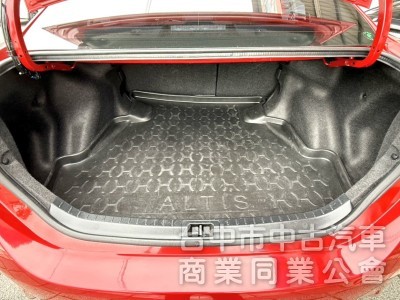 2015年 Toyota Altis 1.8 經典版 原鈑件 只跑7萬 恆溫 定速 升級9吋安卓機及配件 通勤族代步首選