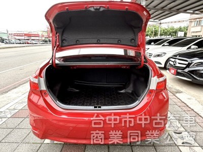 2015年 Toyota Altis 1.8 經典版 原鈑件 只跑7萬 恆溫 定速 升級9吋安卓機及配件 通勤族代步首選