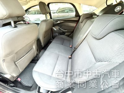 2013年 FORD Focus 5D 1.6 汽油時尚型 認證車 雙區恆溫 循跡防滑 空間大 高CP值的都會代步小車