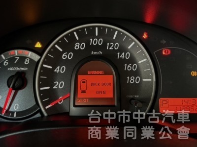 2015年 Nissan March 1.5 傳奇版 原鈑件 衛星導航 倒車顯影 加值安卓機 外型可愛 城市代步小車