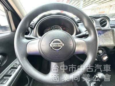 2015年 Nissan March 1.5 傳奇版 原鈑件 衛星導航 倒車顯影 加值安卓機 外型可愛 城市代步小車