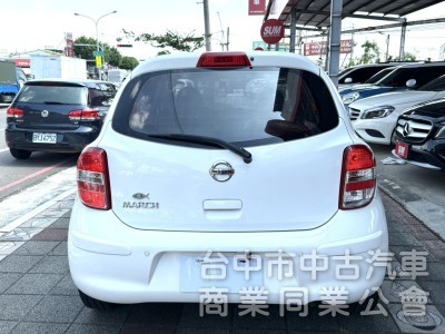2015年 Nissan March 1.5 傳奇版 原鈑件 衛星導航 倒車顯影 加值安卓機 外型可愛 城市代步小車
