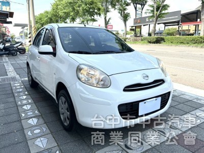 2015年 Nissan March 1.5 傳奇版 原鈑件 衛星導航 倒車顯影 加值安卓機 外型可愛 城市代步小車