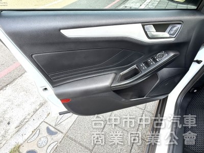 2019年 Ford Focus 5D 時尚經典型 1.5渦輪 原鈑件 僅跑5萬公里  市場最夯的五門小鋼砲