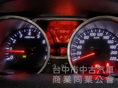 2018年 Nissan Livina 1.6 豪華版 恆溫 原廠影音 車頂行李架 舒適大空間 市場熱銷五門掀背小休旅