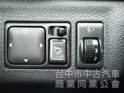 2017年 Nissan Livina 1.6 旗艦版 原鈑件 恆溫 車頂行李架 I-Key 省油大空間 優質代步車首選