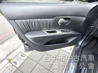 2017年 Nissan Livina 1.6 旗艦版 原鈑件 恆溫 車頂行李架 I-Key 省油大空間 優質代步車首選