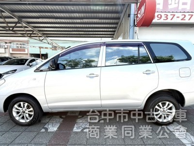 2012年 TOYOTA INNOVA 2.0 自排 J版 原鈑件 只跑8萬公里 衛星導航 加裝皮椅 鋁圈 客貨兩用車