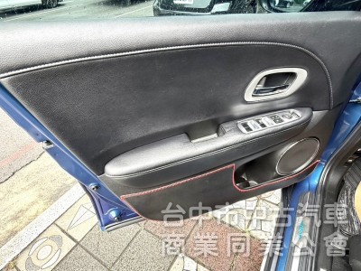 2017年式 Honda HR-V 1.8 頂級S版 原鈑件 僅跑5萬公里 加裝環景系統 適合在都市穿梭跨界輕休旅