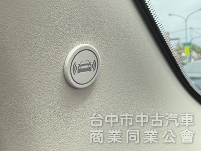 2018年 Nissan LIVINA 1.6 旗艦版 原鈑件 恆溫空調 I-Key 盲點偵測 乘坐舒適 跨界小休旅