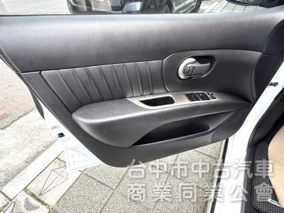 2018年 Nissan LIVINA 1.6 旗艦版 原鈑件 恆溫空調 I-Key 盲點偵測 乘坐舒適 跨界小休旅