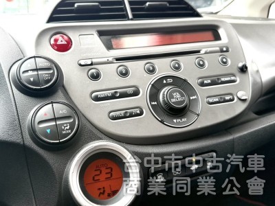 2012年 Honda Fit  1.5 VTi-S 原鈑件 恆溫空調 定速巡航 換檔撥片 日常通勤代步 實用小車首選 