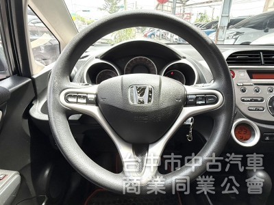 2012年 Honda Fit  1.5 VTi-S 原鈑件 恆溫空調 定速巡航 換檔撥片 日常通勤代步 實用小車首選 