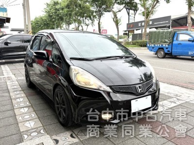 2012年 Honda Fit  1.5 VTi-S 原鈑件 恆溫空調 定速巡航 換檔撥片 日常通勤代步 實用小車首選 