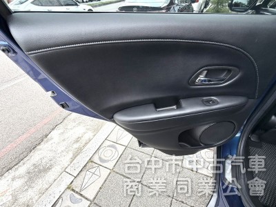 2017年 Honda HR-V 1.8 頂級S版 原鈑件 恆溫空調 I-Key 換檔撥片 靈活大空間 居家小休旅首選