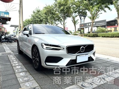 2024年式 Volvo V60 Plus B3 2.0 輕油電 原鈑件 僅跑2萬 ACC 環景  瑞典旅行車 原廠保固