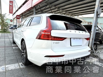 2024年式 Volvo V60 Plus B3 2.0 輕油電 原鈑件 僅跑2萬 ACC 環景  瑞典旅行車 原廠保固