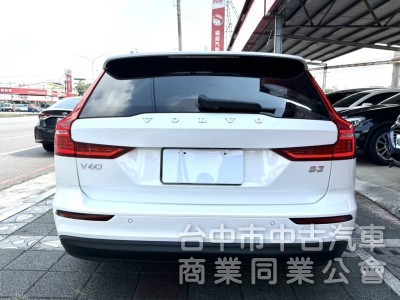 2024年式 Volvo V60 Plus B3 2.0 輕油電 原鈑件 僅跑2萬 ACC 環景  瑞典旅行車 原廠保固