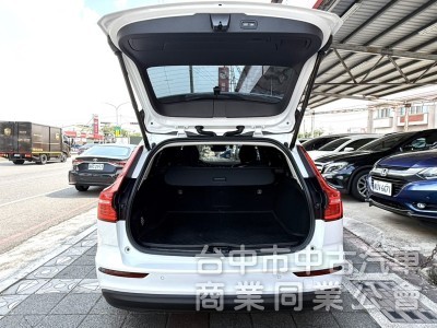 2024年式 Volvo V60 Plus B3 2.0 輕油電 原鈑件 僅跑2萬 ACC 環景  瑞典旅行車 原廠保固