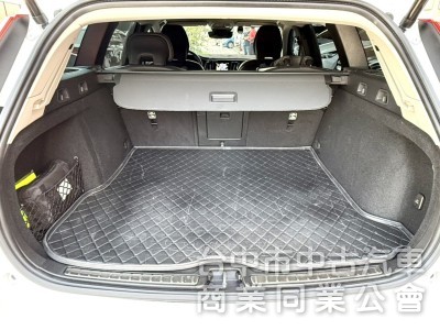 2024年式 Volvo V60 Plus B3 2.0 輕油電 原鈑件 僅跑2萬 ACC 環景  瑞典旅行車 原廠保固