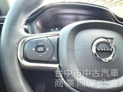 2024年式 Volvo V60 Plus B3 2.0 輕油電 原鈑件 僅跑2萬 ACC 環景  瑞典旅行車 原廠保固