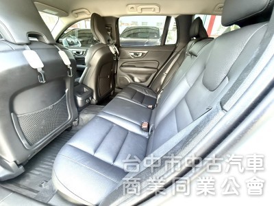 2024年式 Volvo V60 Plus B3 2.0 輕油電 原鈑件 僅跑2萬 ACC 環景  瑞典旅行車 原廠保固