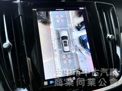2024年式 Volvo V60 Plus B3 2.0 輕油電 原鈑件 僅跑2萬 ACC 環景  瑞典旅行車 原廠保固