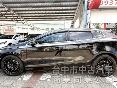 2016年式 Volvo V40 T3 豪華版 原鈑件 僅跑5萬公里 記憶電動座椅 自動停車 魅力十足 瑞典小坦克