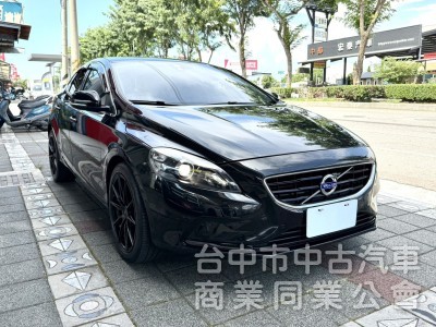 2016年式 Volvo V40 T3 豪華版 原鈑件 僅跑5萬公里 記憶電動座椅 自動停車 魅力十足 瑞典小坦克